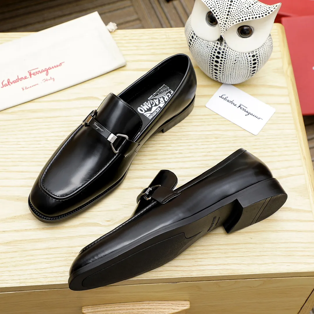 Factory price 460 🔥Ferragamo's new men's casual slip-on shoes🇨🇳Official website original 1:1 mold opening, original quality💯Fine workmanship, high-end luxury☘The upper is made of imported Italian first-layer cowhide🌴Water-dyed🐂Leather lining🍓Rubber wear-resistant and non-slip outsole, breathable and comfortable to wear🍍The first choice for high-grade men, 3 colors available! Code number 38-44 (45.46. Can be customized)
